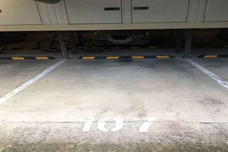 Photo of property in Shoal Haven Apartments, 207a/130 Anzac Street, Takapuna, Auckland, 0622