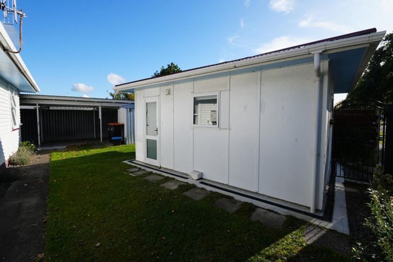 Photo of property in 19 Rhodes Drive, Kelvin Grove, Palmerston North, 4414