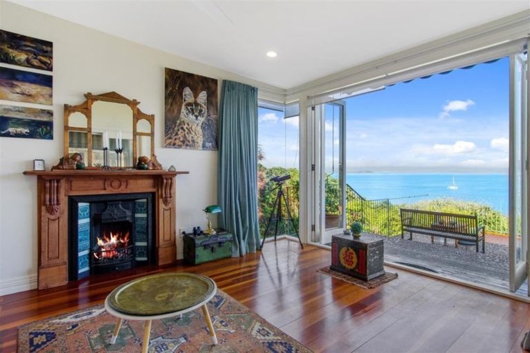 Photo of property in 42 Queen Street, Northcote Point, Auckland, 0627