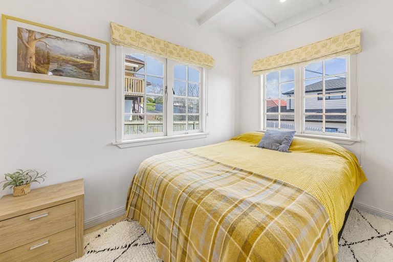 Photo of property in 4233 Great North Road, Glendene, Auckland, 0602