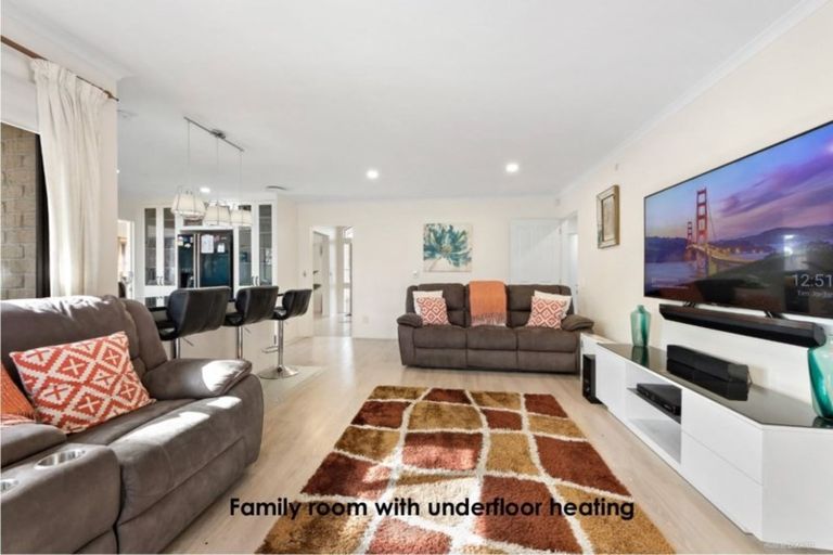 Photo of property in 62 Thornbury Crescent, East Tamaki Heights, Auckland, 2016