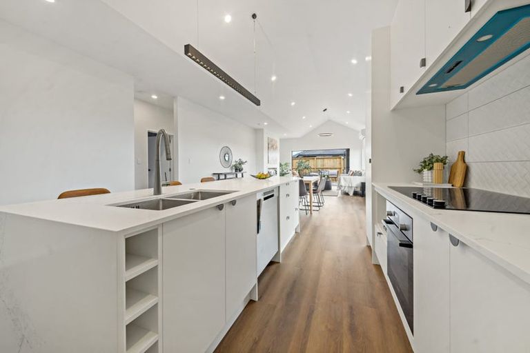 Photo of property in 14 Whata Street, Clarks Beach, 2122