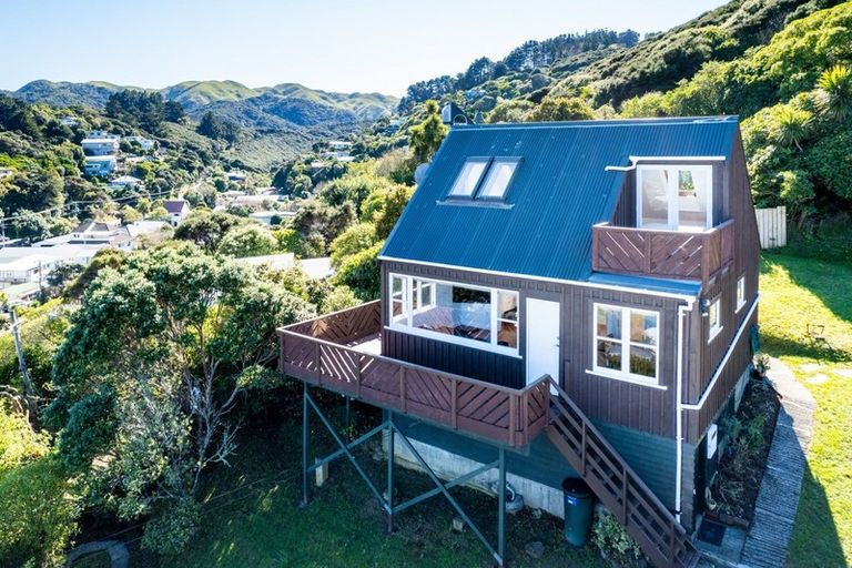 Photo of property in 32 Cluny Road, Plimmerton, Porirua, 5026