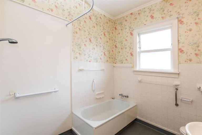 Photo of property in 9 Karamu Avenue, Takaro, Palmerston North, 4410