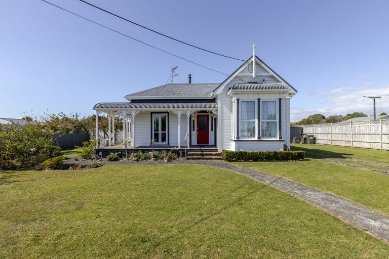 Photo of property in 14 Mouatt Street, Waitara, 4320