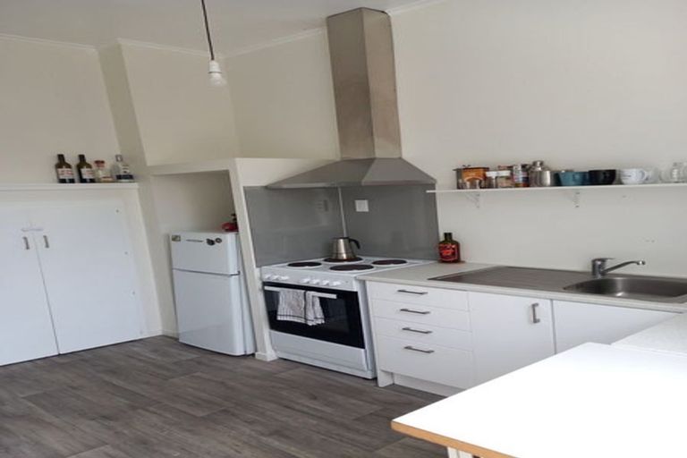 Photo of property in 3 Fitzroy Road, Bluff Hill, Napier, 4110