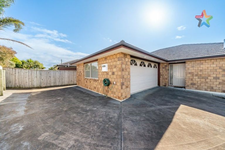 Photo of property in 27 Simpson Crescent, Raumati Beach, Paraparaumu, 5032