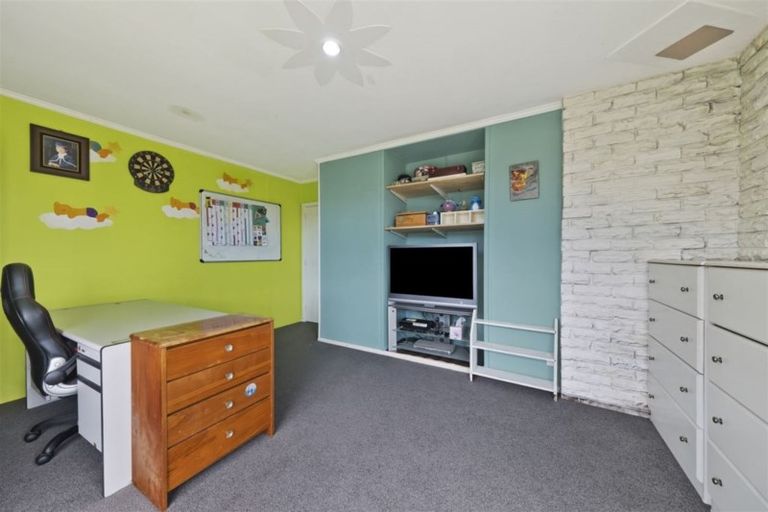 Photo of property in 25 Lambeth Crescent, Northcote, Christchurch, 8052