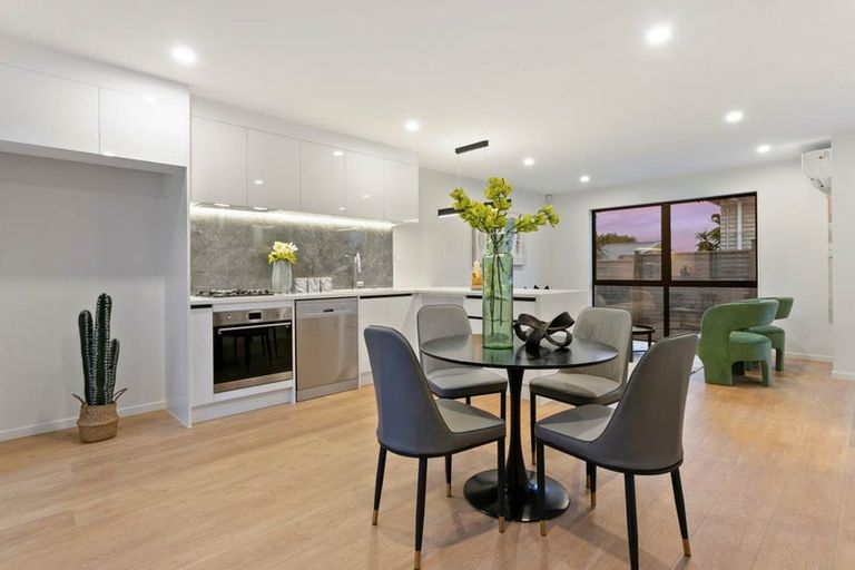 Photo of property in 1c Valron Road, Te Atatu South, Auckland, 0602