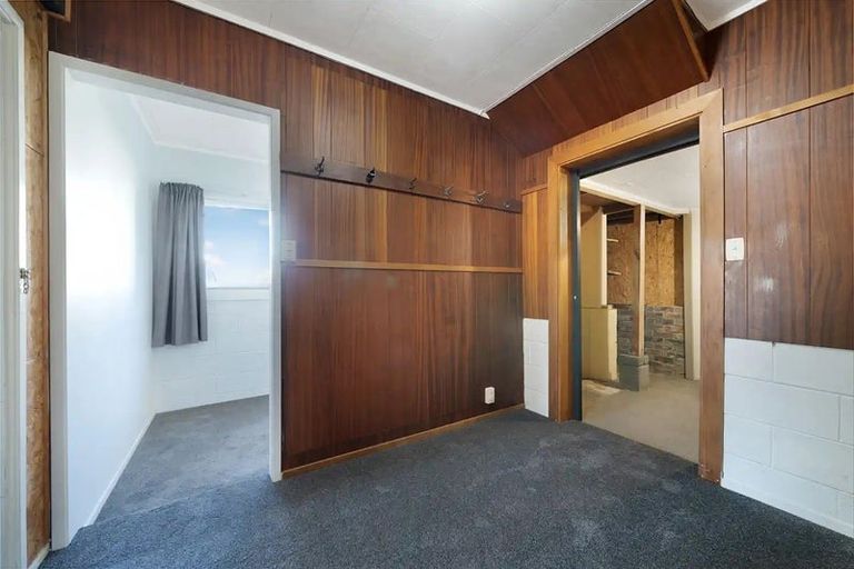 Photo of property in 28 Manhattan Heights, Glendene, Auckland, 0602