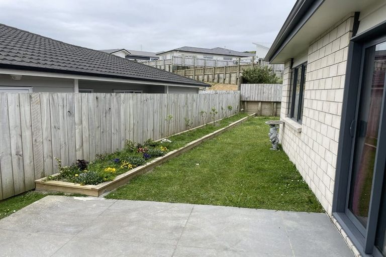 Photo of property in 77 Grenada Drive, Grenada Village, Wellington, 6037