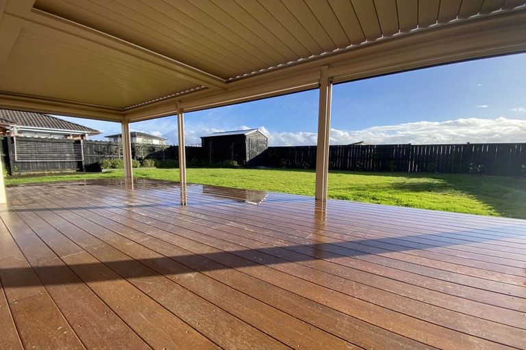 Photo of property in 40 Anchorite Way, Red Beach, 0932