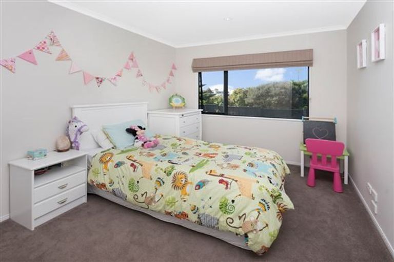 Photo of property in 5 Kalgan Place, Burswood, Auckland, 2013