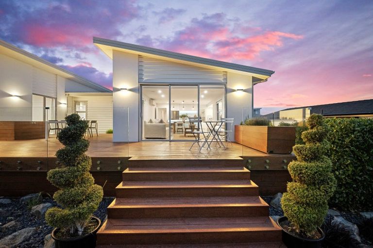 Photo of property in 12 Parkridge Place, Mount Pleasant, Christchurch, 8081