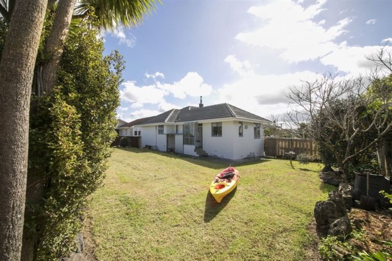 Photo of property in 10 Murray Road, Te Atatu Peninsula, Auckland, 0610