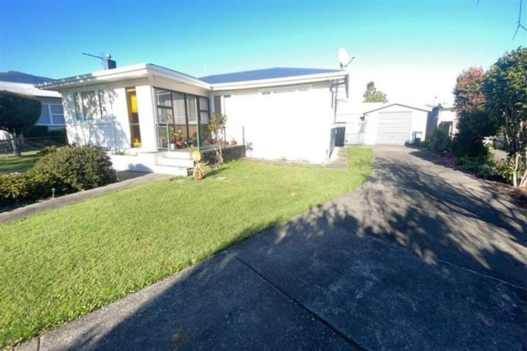 Photo of property in 50 Tennyson Crescent, Stoke, Nelson, 7011