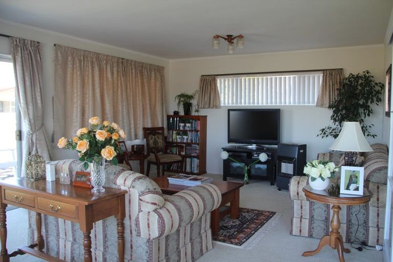 Photo of property in 50 Knightsbridge Drive, Forrest Hill, Auckland, 0620