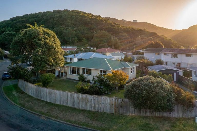 Photo of property in 4 Brazier Grove, Paraparaumu, 5032