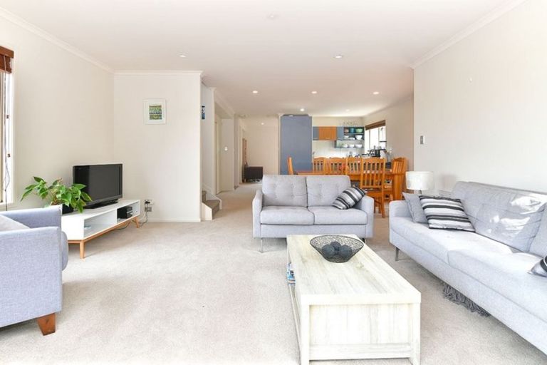 Photo of property in 21 West Hoe Heights, Orewa, 0931