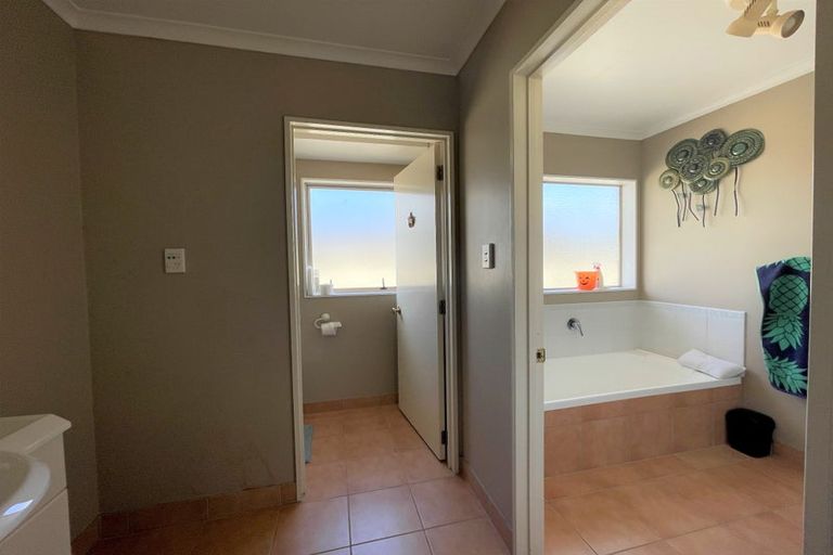 Photo of property in 44 Medvale Avenue, Flat Bush, Auckland, 2019