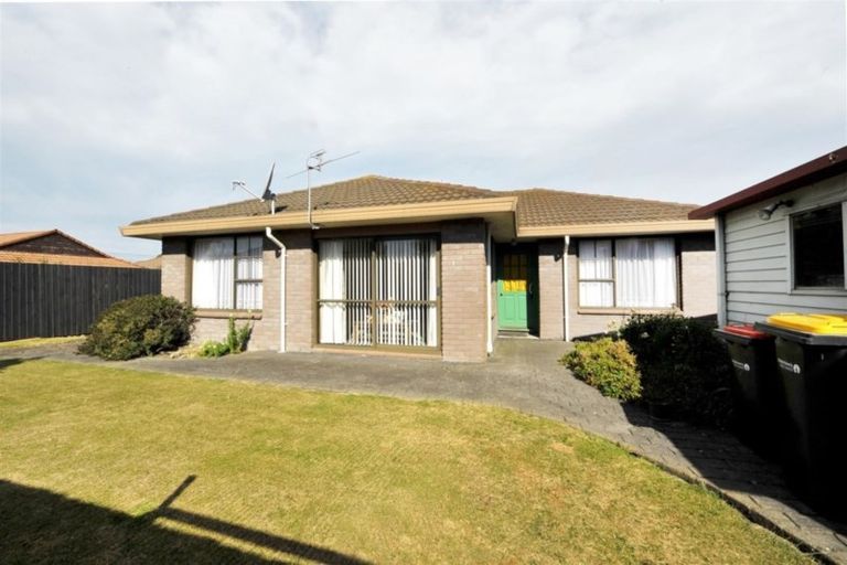 Photo of property in 2/5 Peebles Drive, Hei Hei, Christchurch, 8042