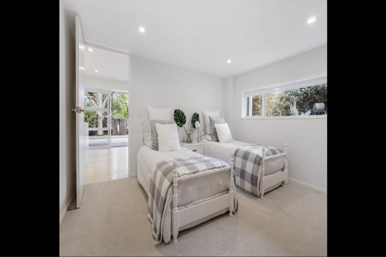 Photo of property in 10 Palmyra Way, Half Moon Bay, Auckland, 2012