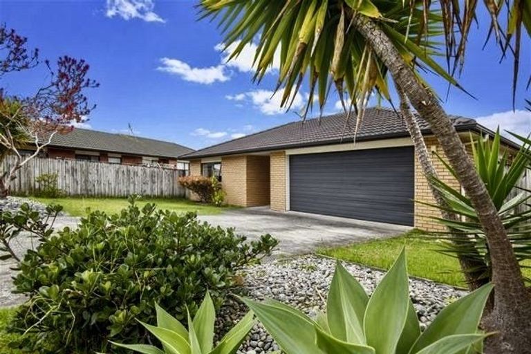 Photo of property in 37 Nicholas Gibbons Drive, Clendon Park, Auckland, 2103