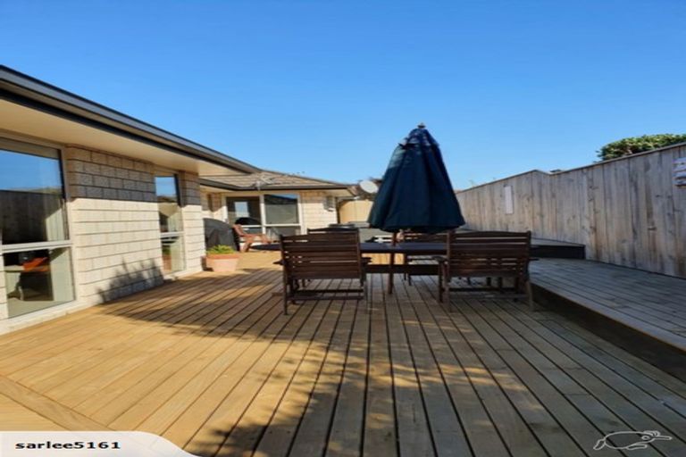 Photo of property in 22 Butterworth Crescent, Papamoa Beach, Papamoa, 3118