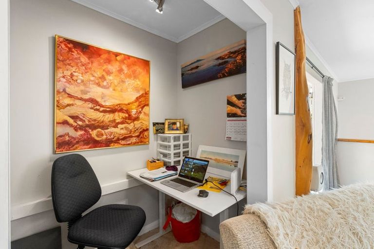 Photo of property in 160 Wellington Road, Paekakariki, 5034