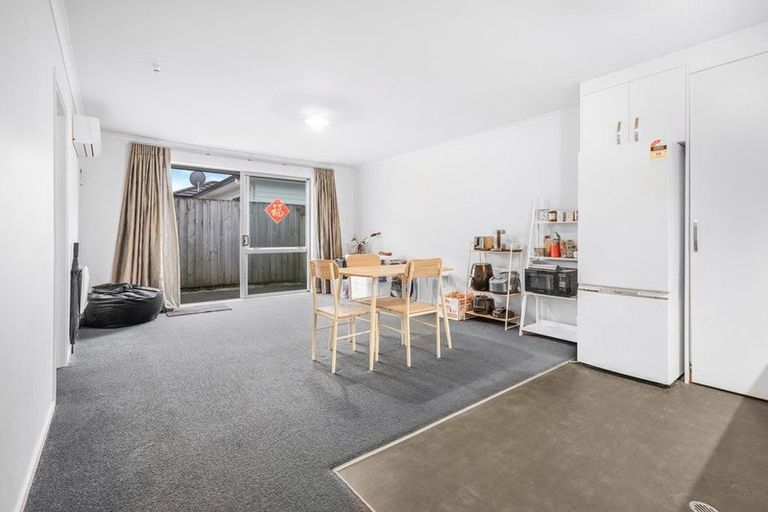 Photo of property in 2/3 June Place, Hamilton East, Hamilton, 3216