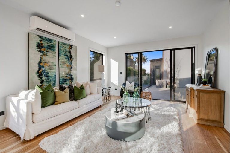 Photo of property in 18b The Esplanade, Eastern Beach, Auckland, 2012