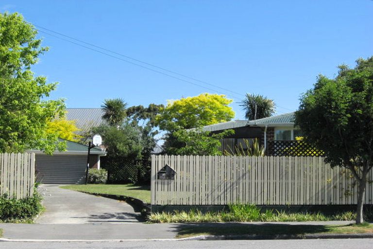 Photo of property in 105 Staveley Street, Avonhead, Christchurch, 8042
