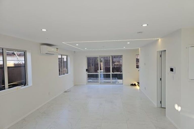 Photo of property in 12d Minaret Drive, Bucklands Beach, Auckland, 2014