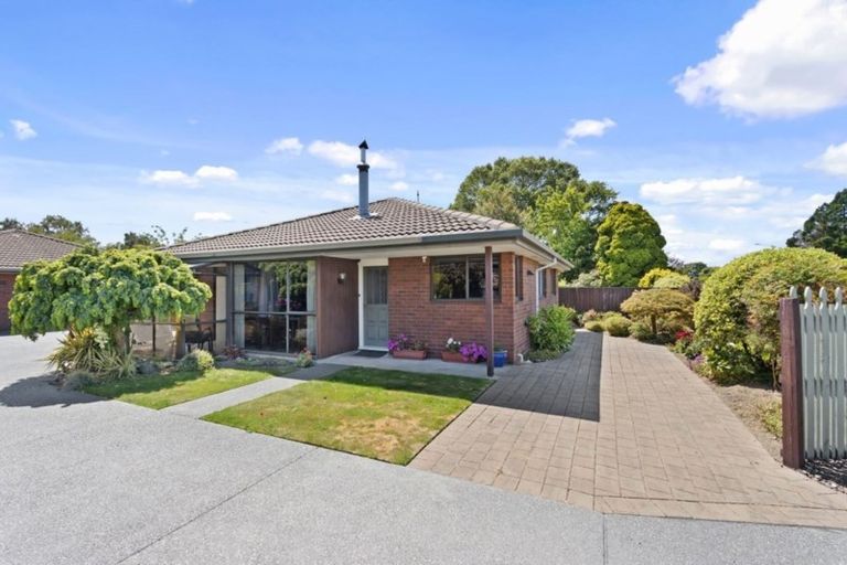 Photo of property in 1/13 Winters Road, Redwood, Christchurch, 8051