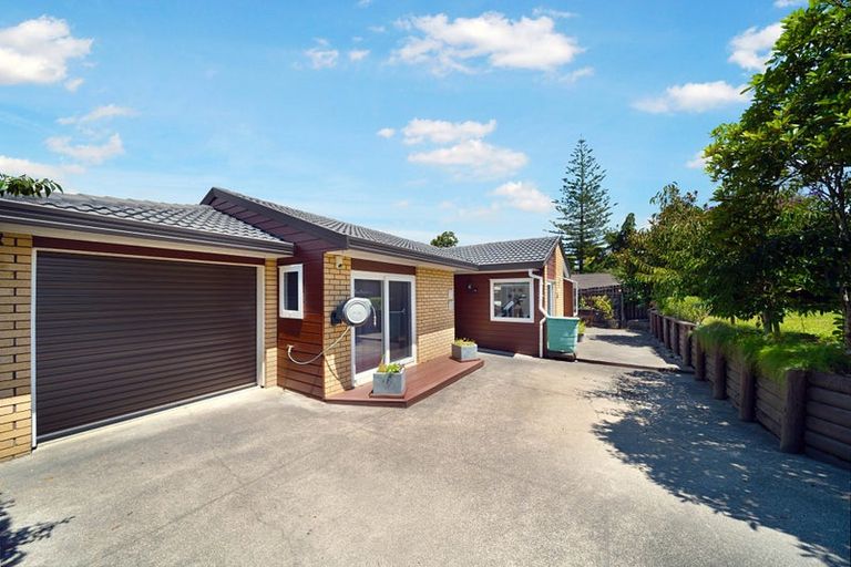 Photo of property in 1/13 Tirimoana Road, Te Atatu South, Auckland, 0602