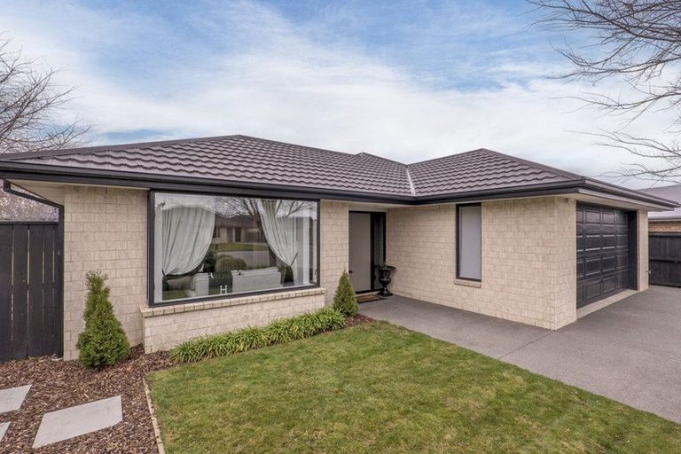 Photo of property in 18 Dunaverty Place, Broomfield, Christchurch, 8042