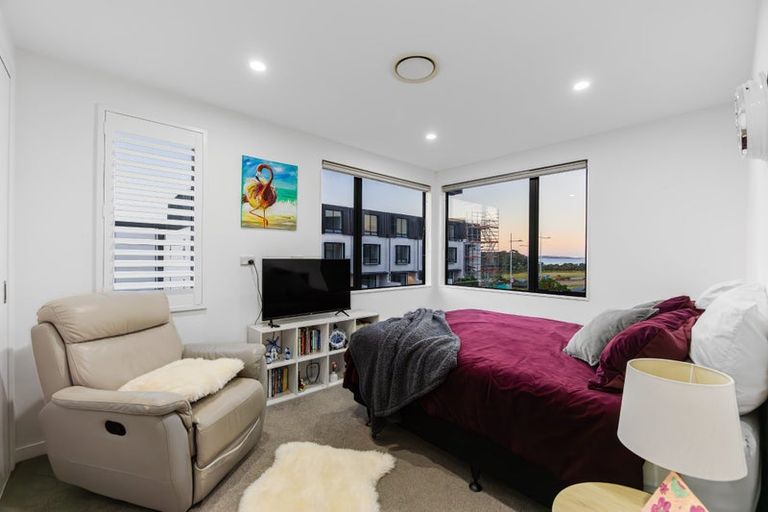 Photo of property in 8 Windlass Street, Long Bay, Auckland, 0630