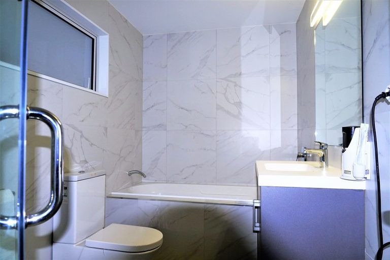 Photo of property in 27 Waterloo Road, Milford, Auckland, 0620