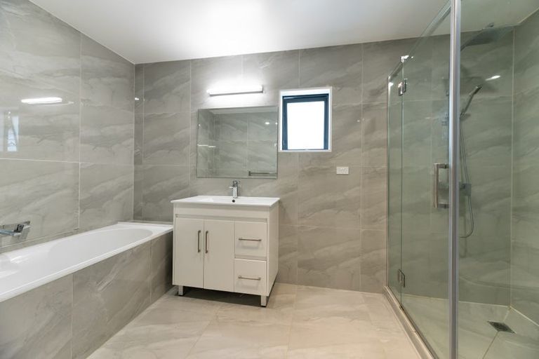 Photo of property in 18b Riverpark Crescent, Henderson, Auckland, 0610