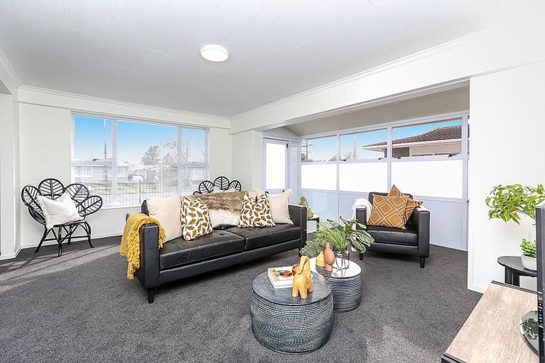 Photo of property in 2/25 Wallath Road, Westown, New Plymouth, 4310