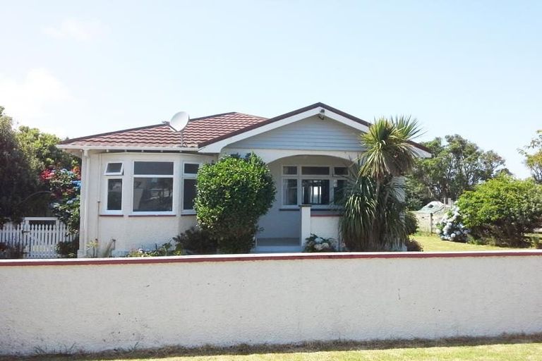 Photo of property in 1 Havelock Street, Opunake, 4616