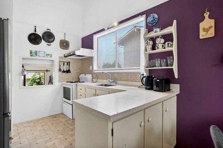 Photo of property in 2/39 Brunton Place, Glenfield, Auckland, 0629