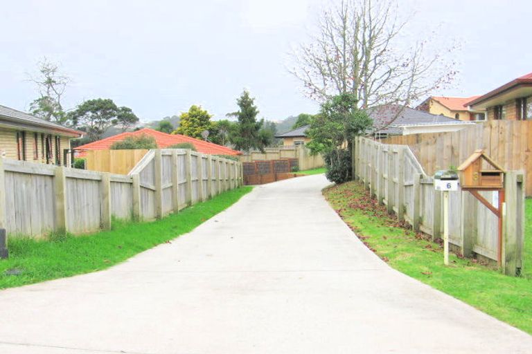 Photo of property in 8 Louvain Place, Greenhithe, Auckland, 0632