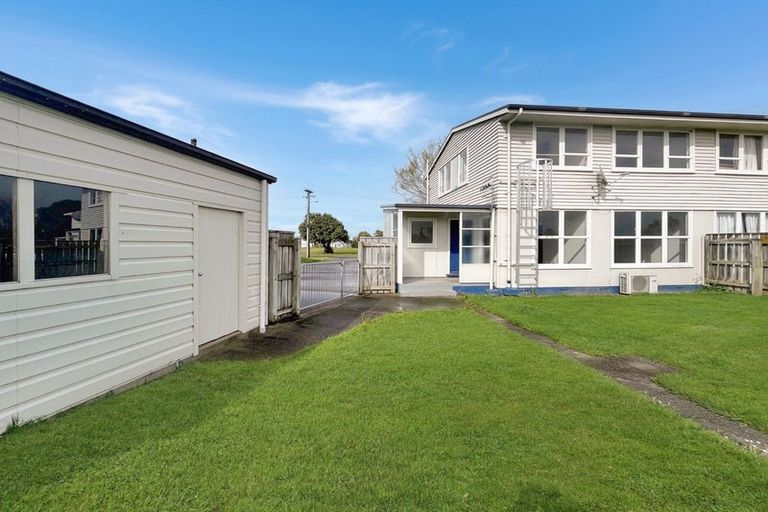 Photo of property in 34-36 Devon Crescent, Bulls, 4818