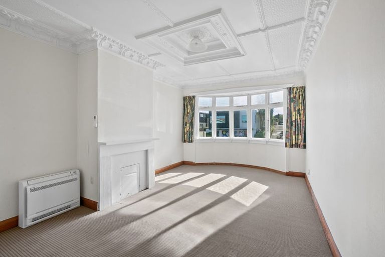 Photo of property in 14 Mangorei Road, Strandon, New Plymouth, 4312