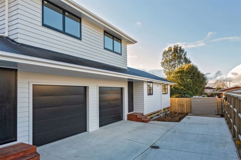 Photo of property in 52 Waipani Road, Te Atatu Peninsula, Auckland, 0610