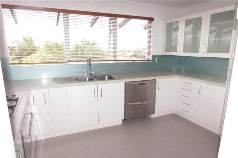 Photo of property in 46 Grenada Avenue, Forrest Hill, Auckland, 0620
