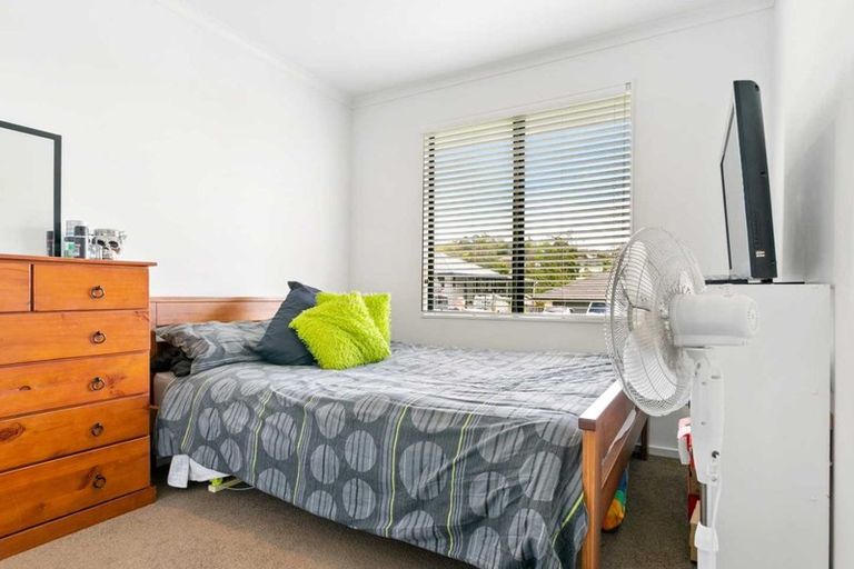 Photo of property in 32 Hewlett Road, Massey, Auckland, 0614