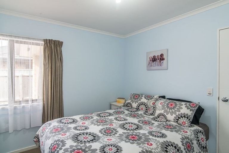 Photo of property in 18 Guildford Drive, Paraparaumu, 5032