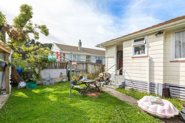Photo of property in 126 Corinna Street, Waitangirua, Porirua, 5024